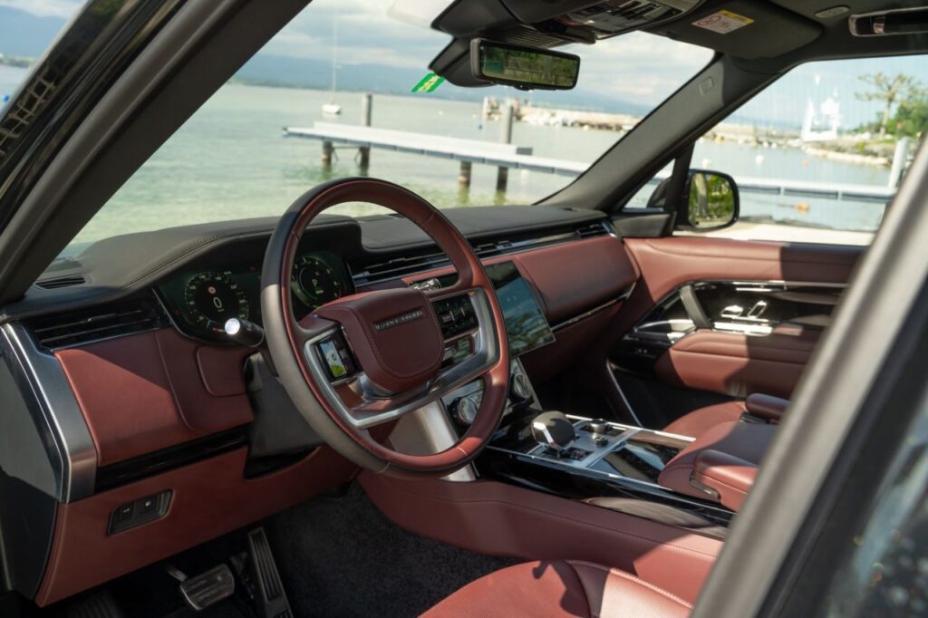 Range Rover Vogue Burgundy Interior 3