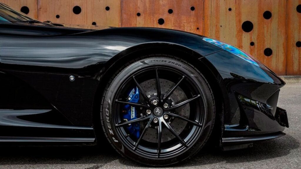 imgi_59_Ferrari-812-GTS-Black-Side