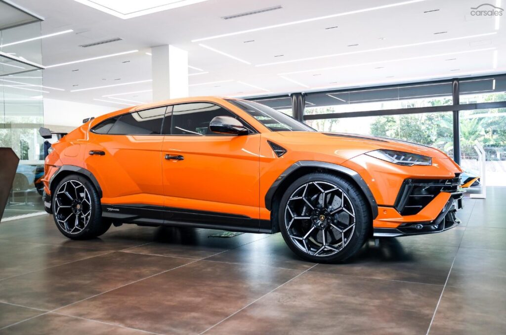 Urus Performante Orange Side 2