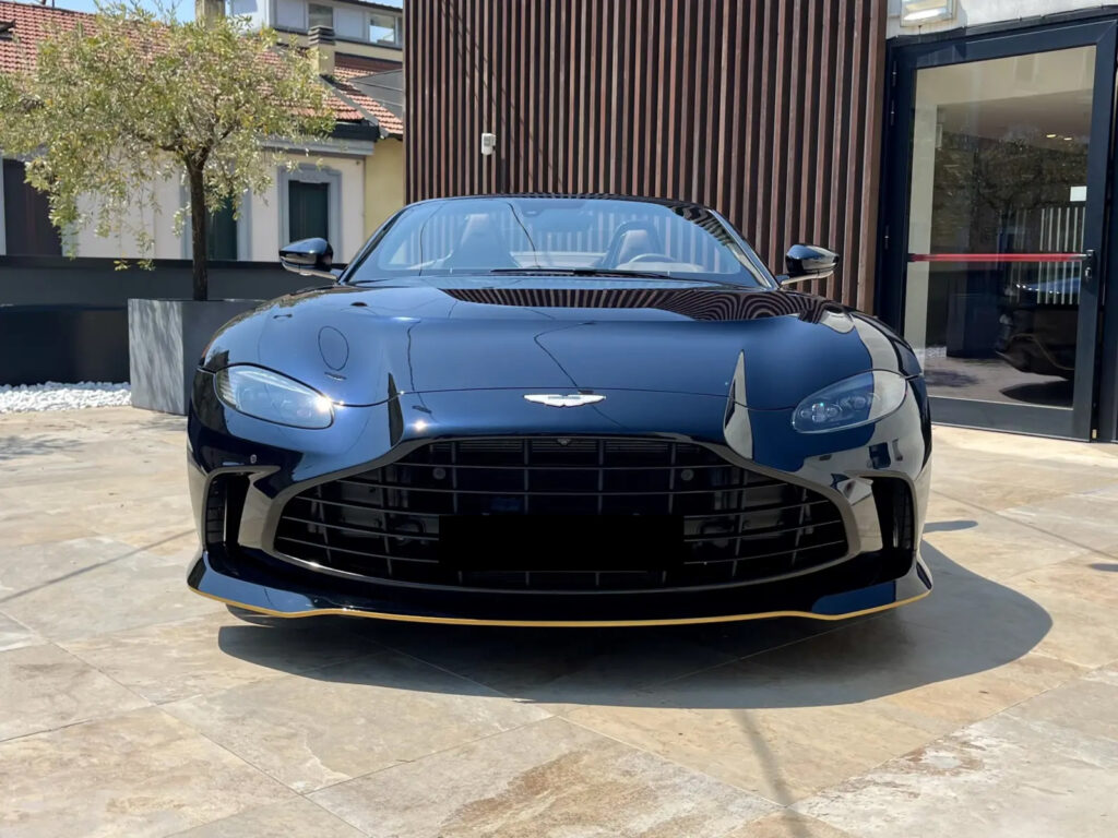 Aston Martin V12 Vantage Roadster Front 2