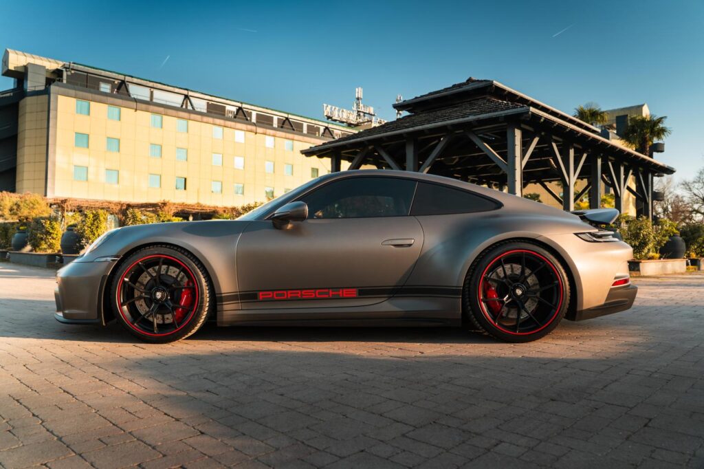 Porsche 911 GT3 Touring Side