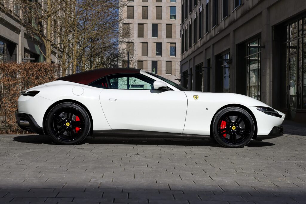 Ferrari Roma Spider Side